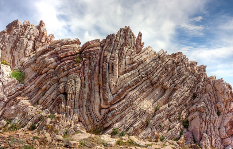 GEOLOGY: MEASUREMENT OF STRUCTURAL OBJECTS IN THE FIELD