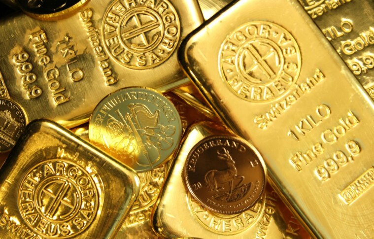 Gold holds near 1-month peak on further US rate-cut hopes