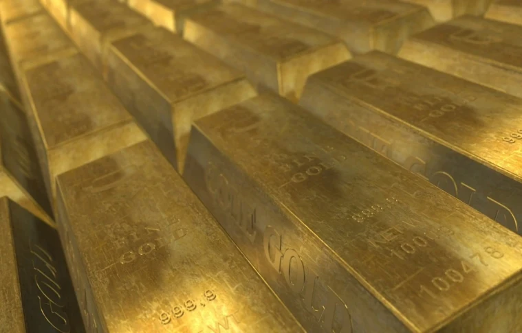 Gold rebounds from two-week low; US jobs data in focus
