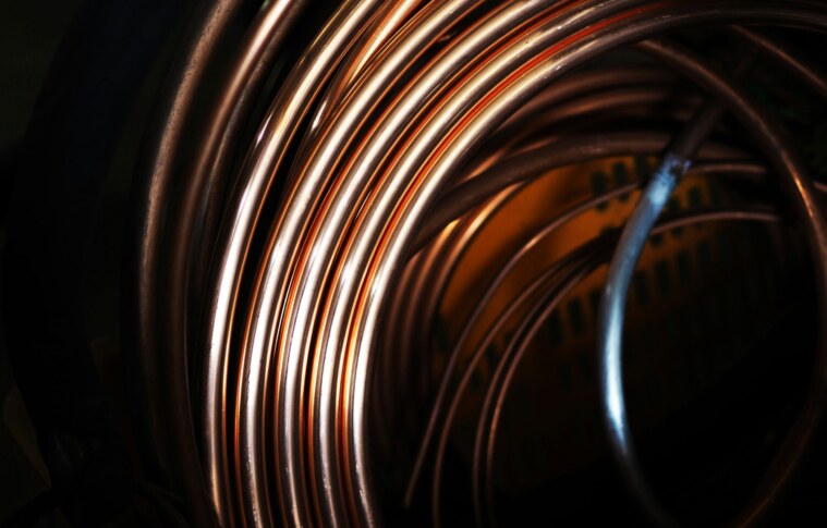 Copper's US tariff premium crushed by wave of imports