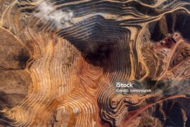 The difference between interramp slope and overall slope angle