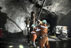 Application of Hydraulic Fracturing in Mining and the Role of Inflatable Packers