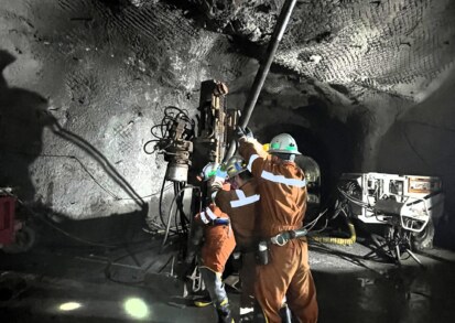 Application of Hydraulic Fracturing in Mining and the Role of Inflatable Packers