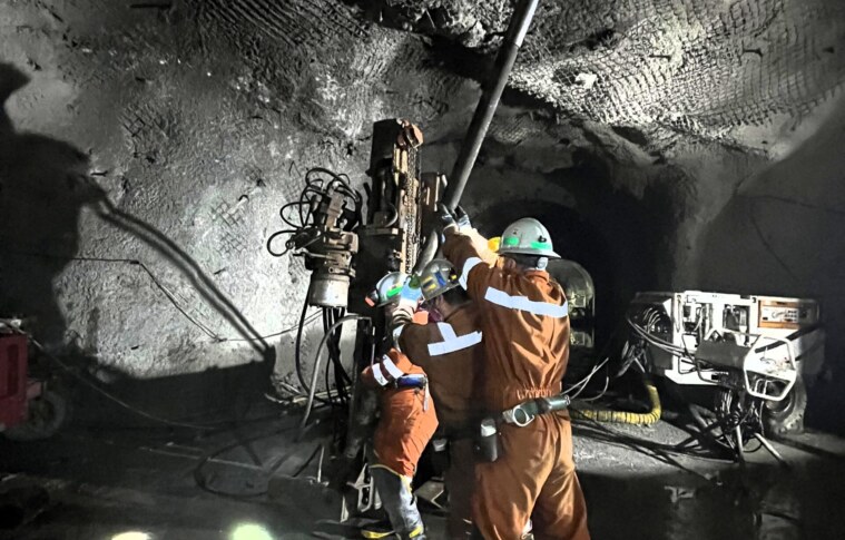 Application of Hydraulic Fracturing in Mining and the Role of Inflatable Packers