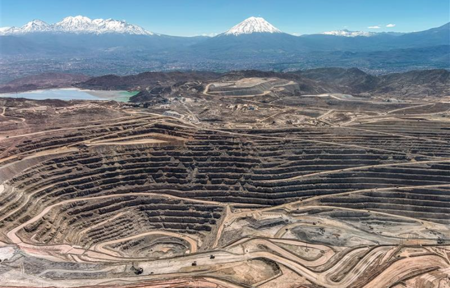 Copper at over three-week high; investors weigh US-Iran talks