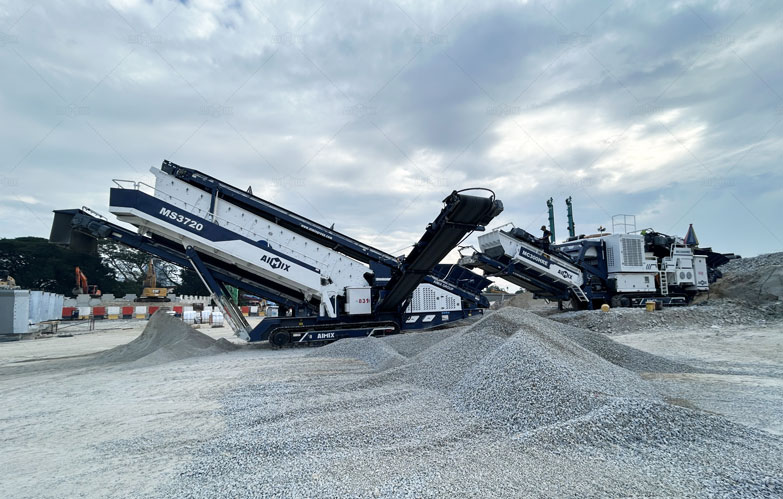 Collaboration of Two Tracked Stone Crushing Machines in Malaysia