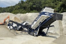 How to Avoid Material Blockage in Crushing Plants with High Moisture Content Materials?