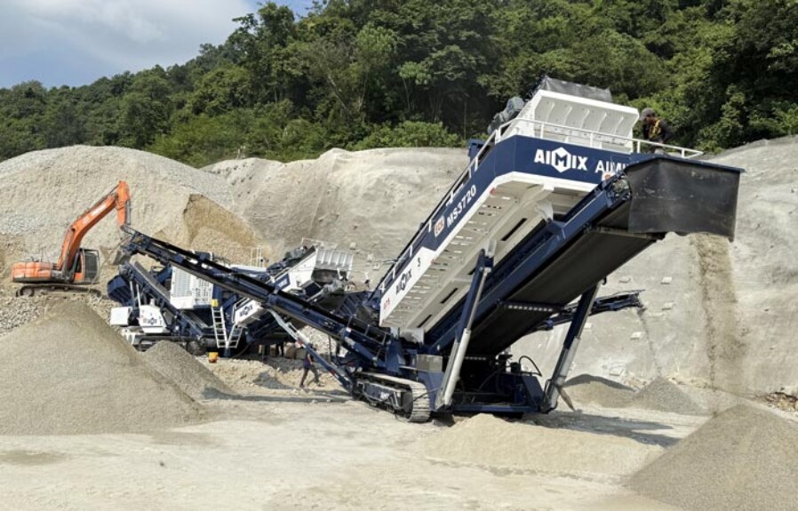 How to Avoid Material Blockage in Crushing Plants with High Moisture Content Materials?