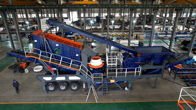 Mobile Stone Crusher on Wheels for Aggregate Production