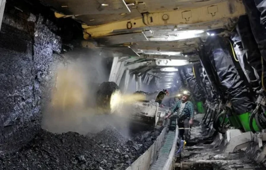 How AI Predicts Equipment Failures in Mining